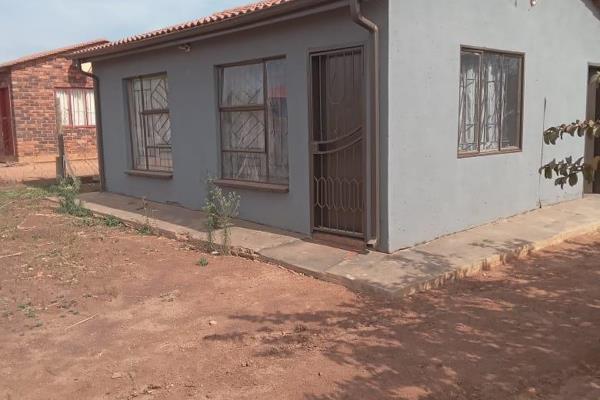 House for sale in extension 12 soshanguve. Renovated