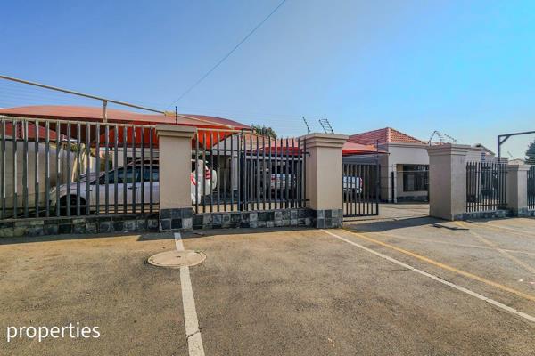 There are 2 different business premises on 1 stand in Monument. Excellent investment opportunity.

First premises:  Ample parking, 1 ...