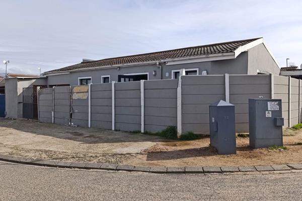 Discover your perfect first home in the heart of Phoenix, Milnerton. This 2-bedroom, 1-bathroom home offers comfort and convenience. ...