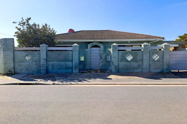 OFFERS FROM: R1 499 000

This delightful 3-bedroom home is located in the highly desirable Ravensmead  neighbourhood, offering a ...