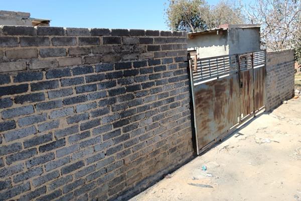 11 rooms for sale and RDP house
They generate R16 000.00