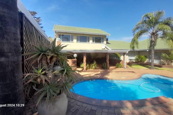 Spacious four bedroom home | huge 430m2 under roof | two separate entrances  |  style and charm | upstairs entertainment room | staff ...