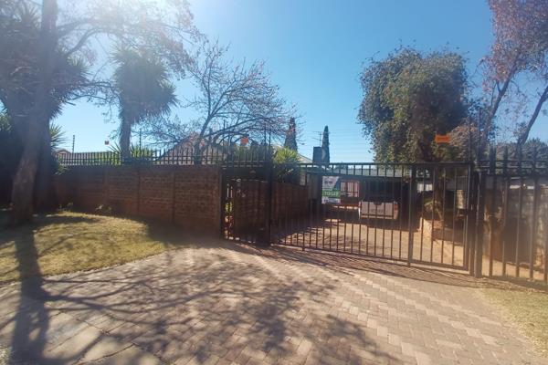 We bring you this 2 Bed, 1 Bath unit, situated in the quite part of the Avenues in Edenvale it&#39;s close to schools and shopping ...