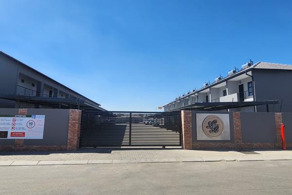 RENT DIRECTLY FROM OWNER

La Rochelle Studio Apartments situated in Secunda 
Standard ...