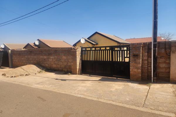 Welcome to Braamfischerville, where you can move in and start living your best life! This charming property offers:

- 2 spacious ...