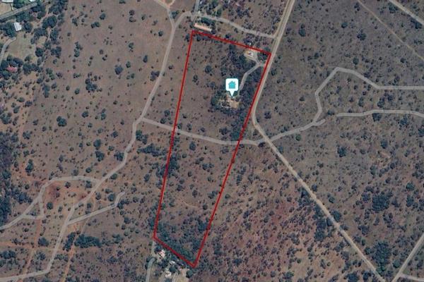 This pristine 8.2-hectare farm, located in Rhenosterfontein, offers a unique slice of unspoiled bushveld, perfect for game keeping and ...