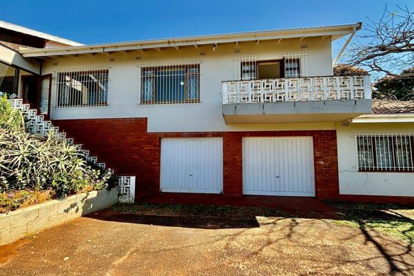 This cozy house offers a lifestyle of space and comfort with breathtaking sea views that can be enjoyed from inside the house or from ...