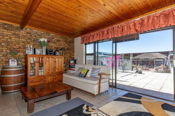 4000 square meters of land with a six-bedroom house, enough parking space for 20 cars ...