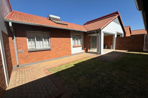 Stunning three bedroom simplex unit in double Security complex in centurion (Monavoni)

A 3 bedroom, 2 bathroom, double garage simplex ...