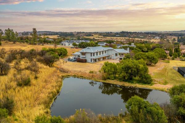 A new addition to our Exclusive Mandate Luxury homes. Panoramic views from all angels of this 667 m2 modern home. 
Nestled within this ...