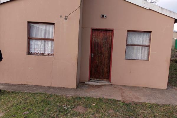 Simphiwe Molefi Properties presents to you this beautiful property in the vicinity of ...