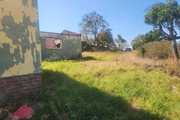 Casbuyers only. 
Partially burnt and vandalised. 2 bedrooms, 2 bathrooms, lounge, kitchen, dinning area and a separate double GARAGE. ...