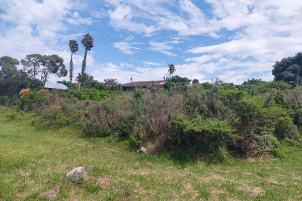 Situated in the quiet coastal Village of Kaysers Beach you will find this large vacant stand. 816 Square Meters.
Build your dream home ...