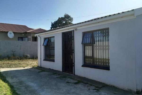 Do not miss out on this investment property/ family home at Nu2 Mdantsane. The main house is a 2-bedroom family unit with modern ...