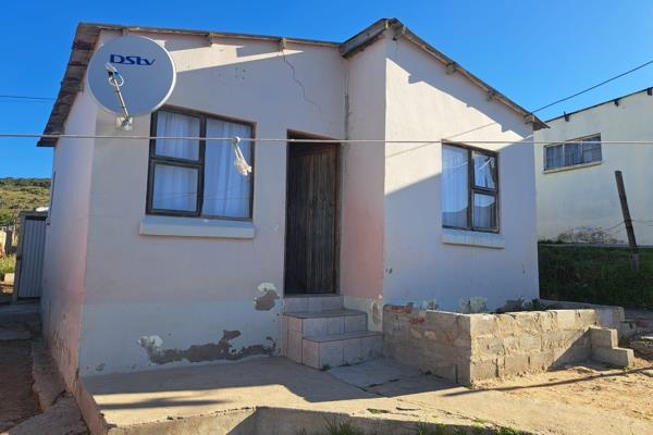 A Starter home. Ideal for fist time home buyers. It offers 2 bedrooms, lounge and kitchen. 

Contact agents for viewings