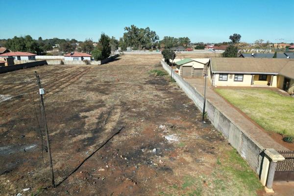 This residential vacant stand is located on tarred road in the middle of Henley on klip. with Eskom power and municipal water.
The ...