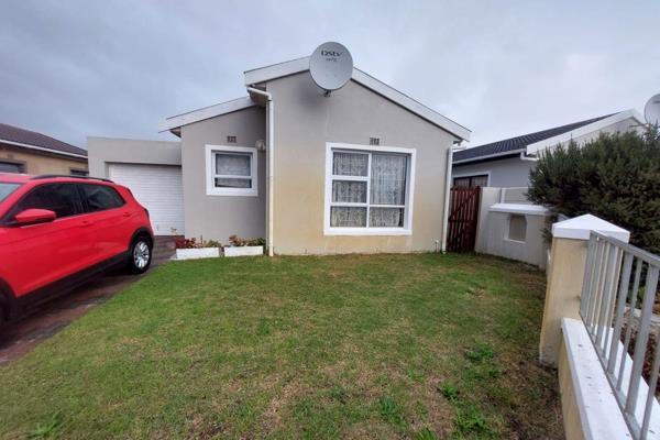 This well-kept, comfortable home is situated in a small, secure complex on the border of Grassy Park and Zeekoevlei.  
Ideal for a ...