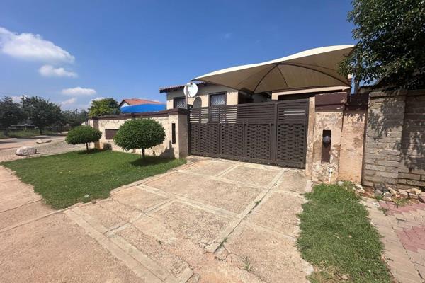 3 Bedroom House to rent in Comso City 

This meticulously maintained three-bedroom house is now available for immediate rent ...