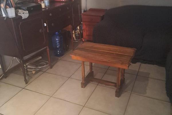 3 Slaapkamer TUINWOONSTEL te huur in Uitsig, Bloemfontein.  Ruim en netjies. Water by huur ingesluit. 1 Klein hondjie word toegelaat.  ...