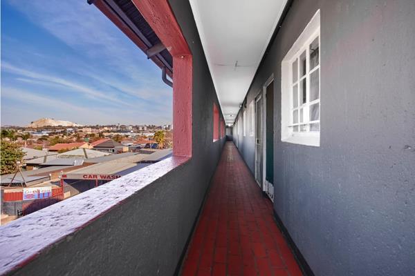 Ideal starter home in Krugersdorp West

This apartment has two bedrooms, an open-plan kitchen and a lounge.
The bathroom has a bathtub ...