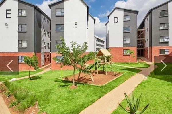 2beds BIC 1bath open plan fitted kitchen and lounge, braai area playground water and ...