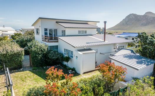 3 Bedroom House for sale in Pringle Bay