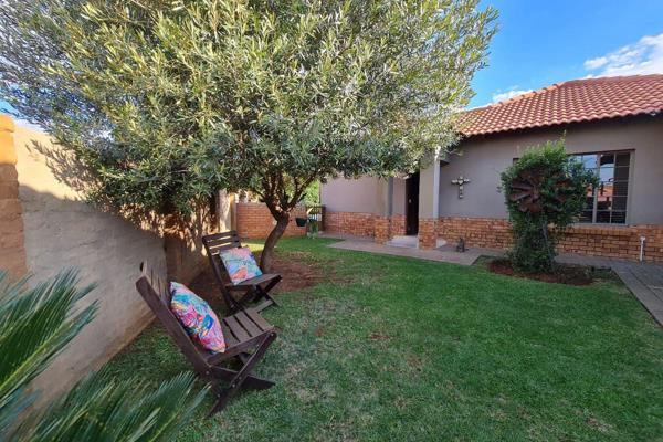 This one is for you!!
Absolutely rare to find.

OUR SOLE MANDATE in a secure lifestyle estate.

This family home consist of open ...