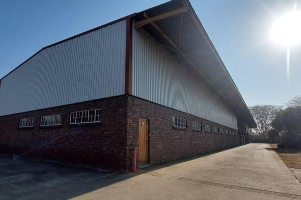 Double volume warehouse for sale in Nelspruit. Well Located in Vintonia on spacious stand of 12 026sqm.

R17 500 000.00

3204sqm ...