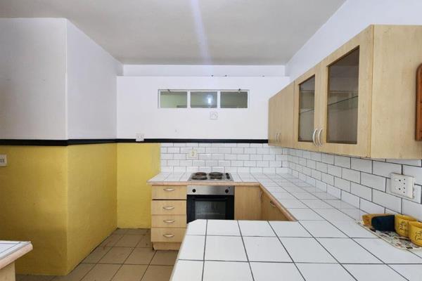 OCCUPATION: OCTOBER

Please send me an email to arrange a viewing

This property consists of the following:
2 bedrooms with BIC
2 ...