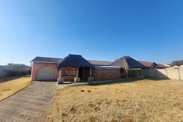 3 bedrooms, 2 bathrooms, open plan kitchen and lounge, spacious yard with Lapa.