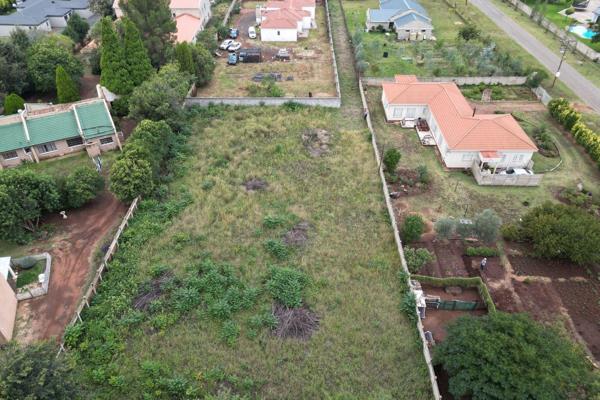 For Sale: Prime Vacant Land in Henley on KlipLocation: Ideally situated on a tarred road in a quiet street.Size: 2031 m2.Utilities: ...