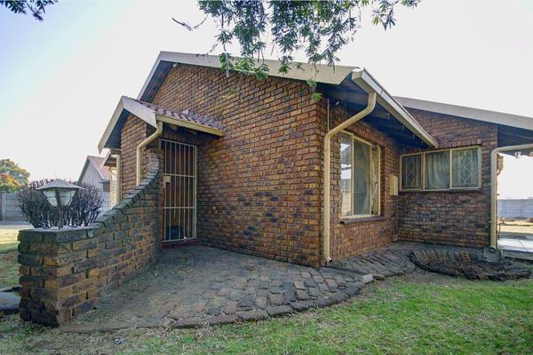 Offers from R1050,000. Set on large grounds, this well placed facebrick home offers 4 large bedrooms, full bathroom, guest loo, massive ...