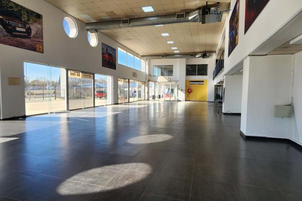 This warehouse facility offers 2400m&#178; of space. 
Previously occupied by Renault ...