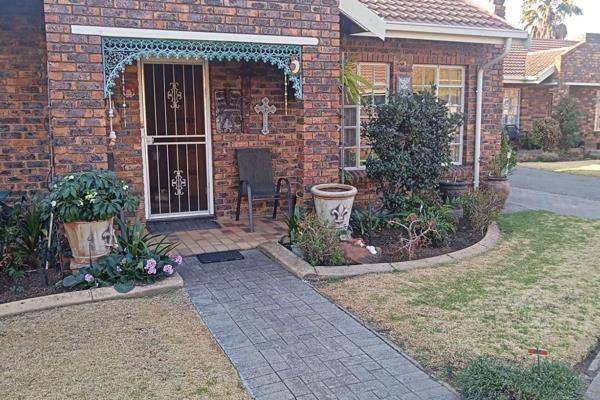 Low maintenance with face brick, this retirement home offers a lounge, dining room and a wooden kitchen.
Two bedrooms, one full ...