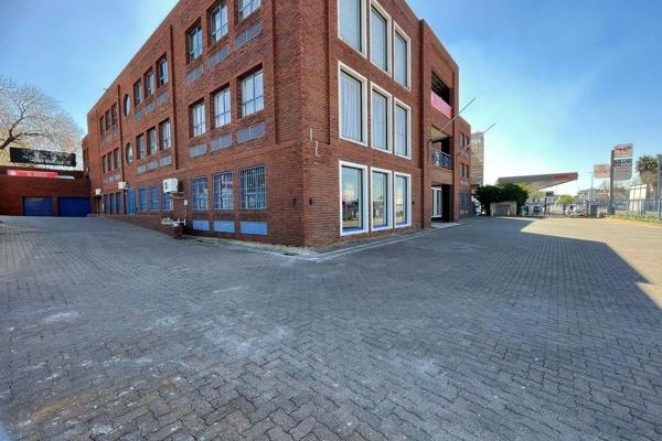 A prime retail unit measuring 1100m&#178; is available to let on Frere Road and Bram Fischer Drive, Kensington B, Randburg, next to the Engen Service Station. Previously occupied by Action Mica, this grey-box space offers ...