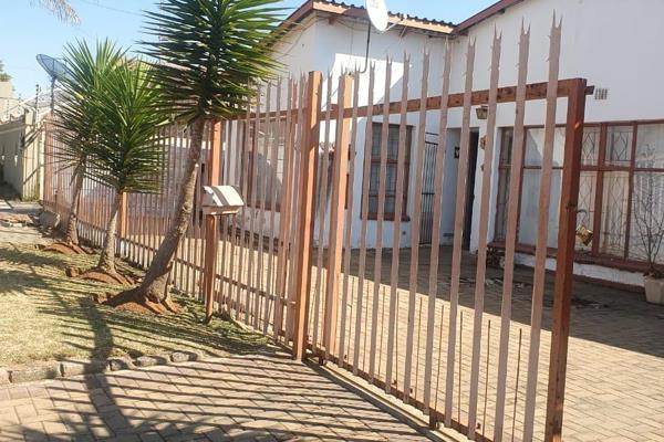 This Golden Oldie is within walking distance from most amenities, Schools &amp; Tambotie ...