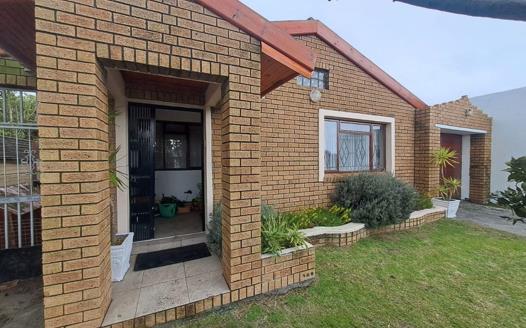 3 Bedroom House for sale in Ottery