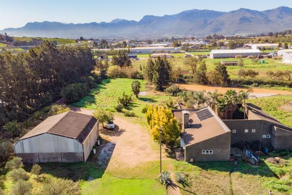 This property of 2.4 Hectare is situated in the Boland next to Paarl, Klapmuts, Franschhoek and on route to the N1 Cape Town.

The ...