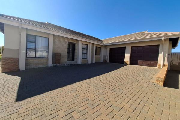 Security Complex Sunkist, offers value for money and a great investment. 

Offering 3 large bedrooms and a double garage giving access ...