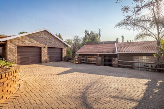 3 Bedroom House for sale in Roodekrans