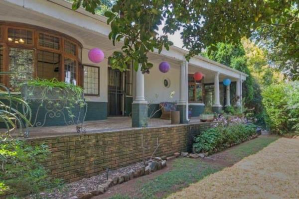 Discover a property brimming with investment potential in the heart of Bezuidenhout. The spacious home is perfect for a large family or ...