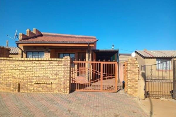 This property offers 2 spacious bedrooms, toilet, bath, a Dining Room, A lounge, and a kitchen, two outside rooms and a toilet and a ...