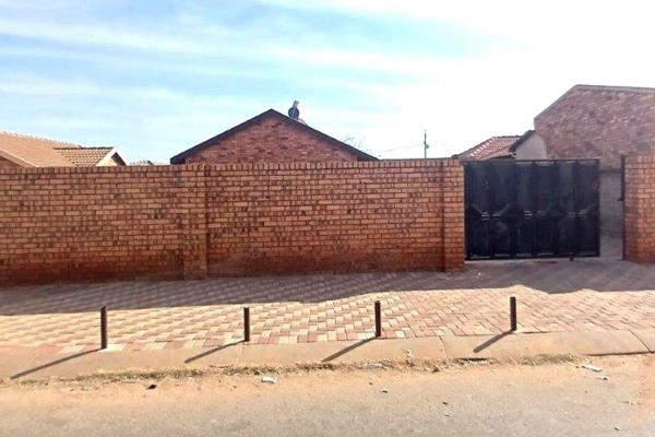 House For Sale in Vosloorus ext.5

Stunning and spacious home in a nice area awaits for you to be your home.

This property which is ...