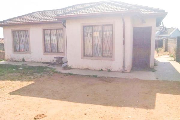 EXCLUSIVE MANDATE
3 Bedroom house for sale in Clayville in a boom gated area.
Are you looking for a place to call home or an investment ...