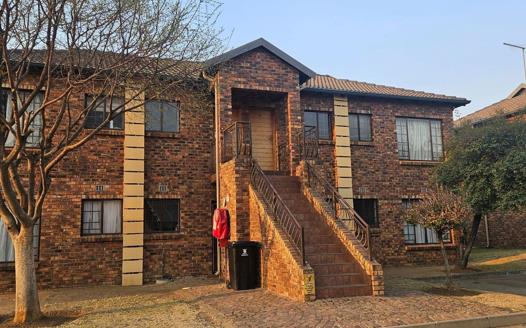 2 Bedroom Townhouse for sale in Sonneveld