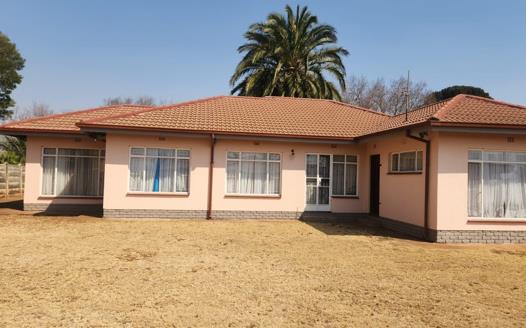 3 Bedroom House for sale in Westonaria