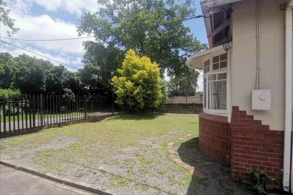 Property Features :






2 Bachelor units at R3650 each


2 Rooms at R2800 each commune setup


Gated


Parking available
In a prime ...