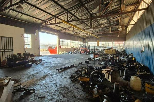 380m&#178; Factory for Sale with Private Yard in Alrode South – Ideal for Manufacturing ...