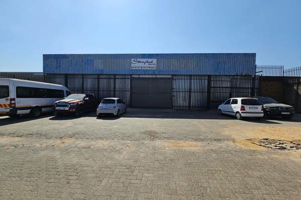 This neat 3897m2 warehouse is available To Let in a safe and secure park in the popular ...