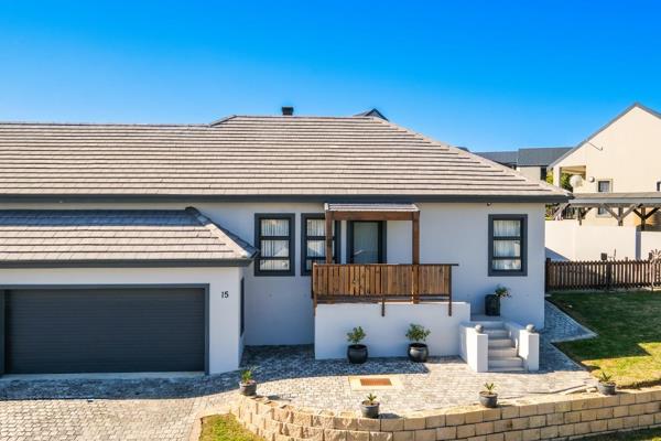 Joint Mandate 
This serene single level 3 bedroom home is set and surrounded by small private garden, ideal for lock-up and go.
The ...